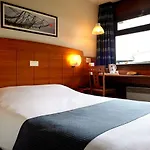 Kyriad Est - Parc Expositions Hotel