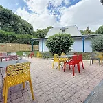 Kyriad Est - Parc Expositions Hotell