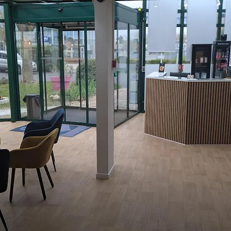 Kyriad Est - Parc Expositions Hotel