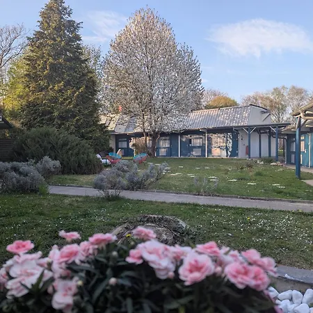 Kyriad Est - Parc Expositions Hotel 2*