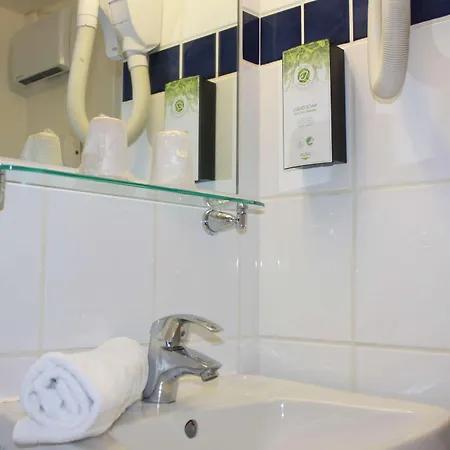 Hotel Kyriad Est - Parc Expositions 2*