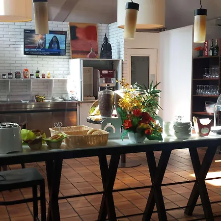 Kyriad Est - Parc Expositions Hotel 2*