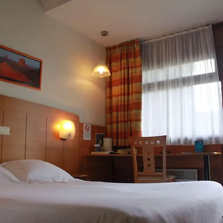 Kyriad Est - Parc Expositions 2* Reims