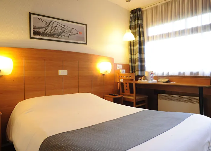 Kyriad Est - Parc Expositions Hotel