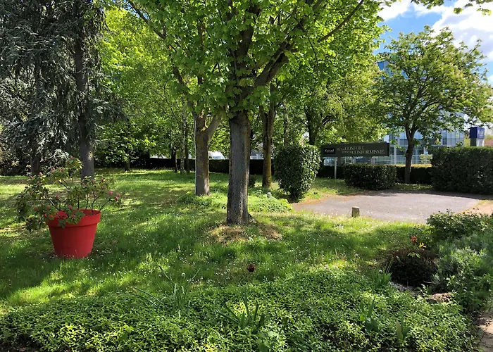 Hotel Kyriad Est - Parc Expositions 2*