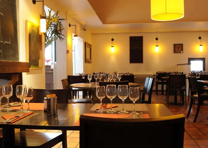 Kyriad Est - Parc Expositions Hotel 2*