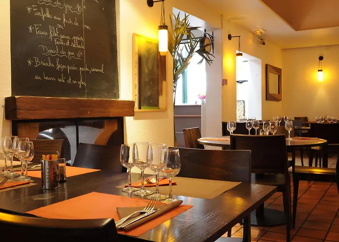 Kyriad Est - Parc Expositions Hotel 2*