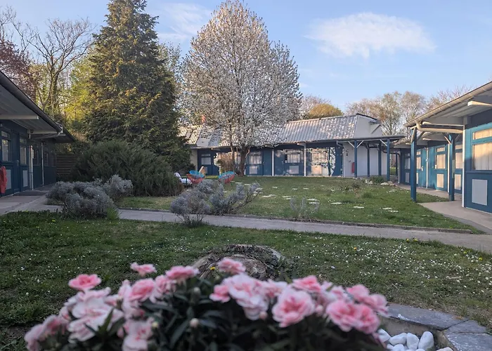 Kyriad Est - Parc Expositions Hotel 2*