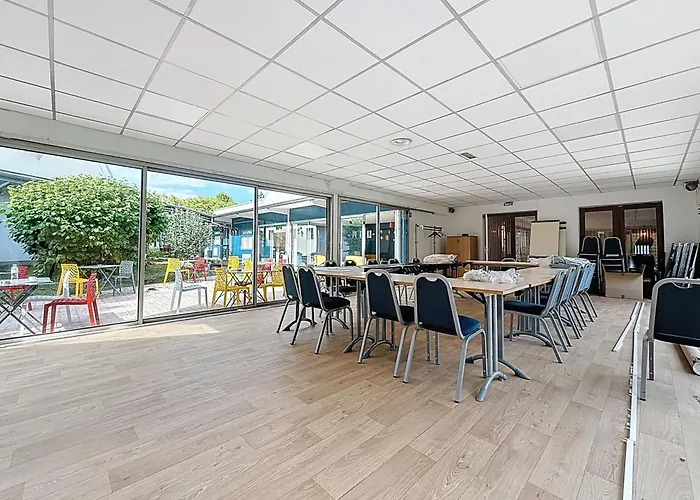 Hotel Kyriad Est - Parc Expositions