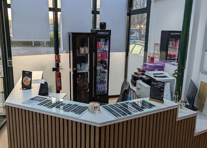 Kyriad Est - Parc Expositions Hotel 2*