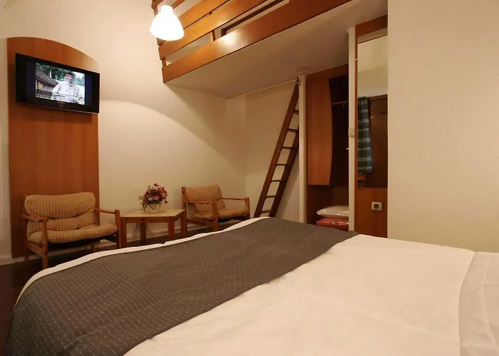 Kyriad Est - Parc Expositions Hotel 2*